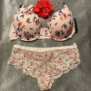 Delta Burke Plus Size Bra & Panty Set- Size 40D/XL